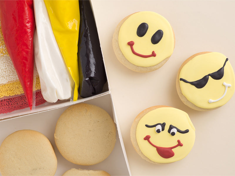 Emoji Deluxe Cookies To Decorate Kit
